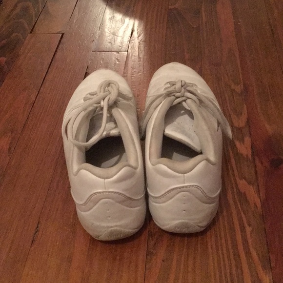 nike sideline iv women's cheerleading shoe